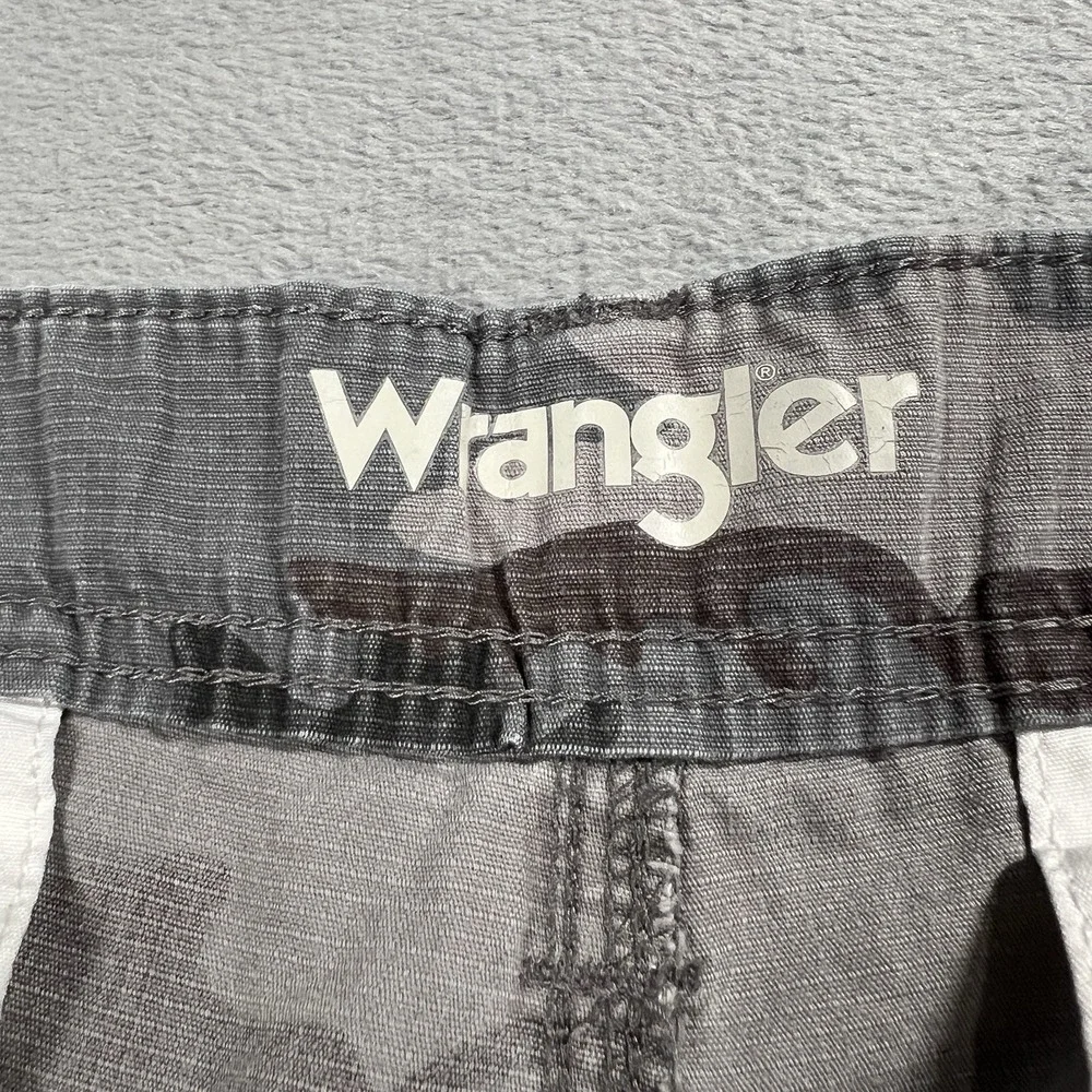 Wrangler Cargo Shorts Mens 36 Green Camo 10